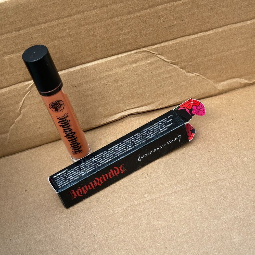 Reina Rebelde Mordida Lip Stain in Primer Beso